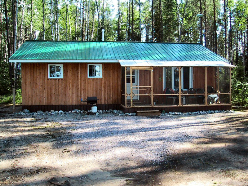 Deluxe three bedroom pine cottage, open concept, fully furnished.  New Screened in Front Porch!